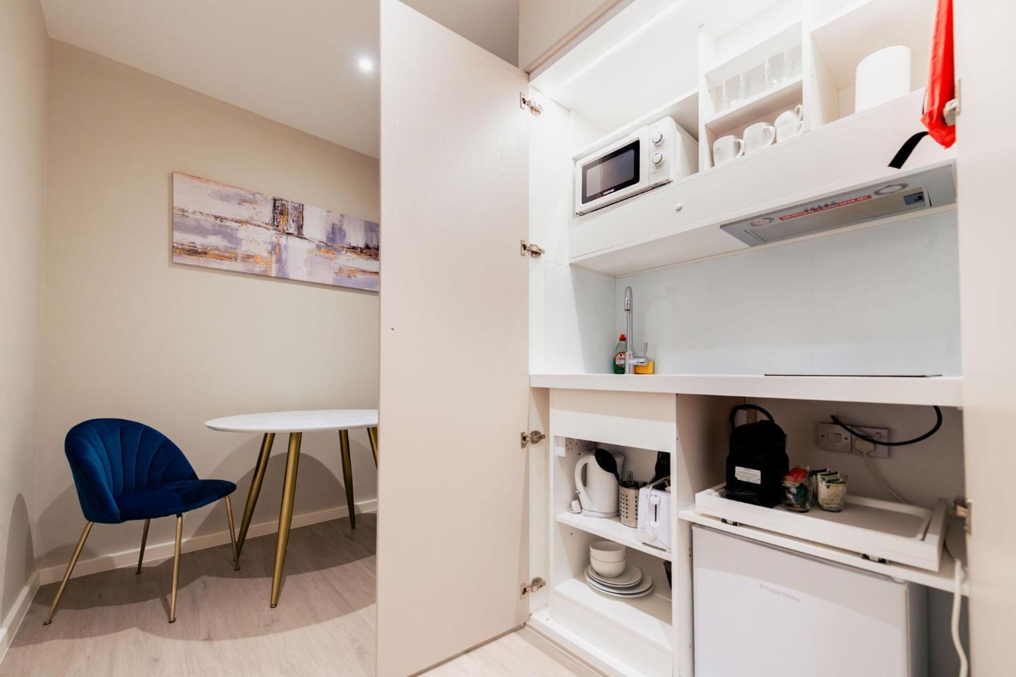 Double Studio Lower Ground Floor No Window