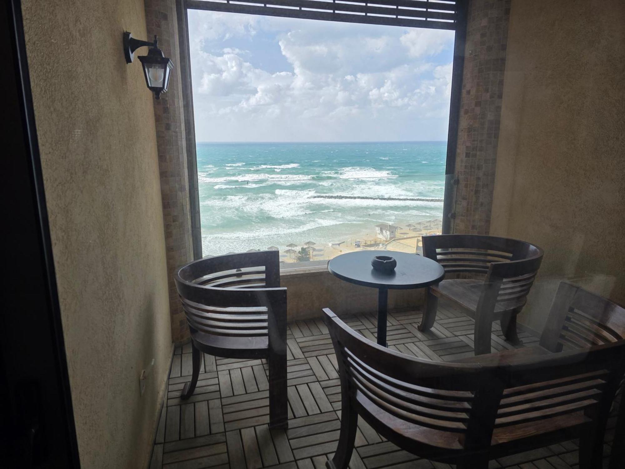 Three-Bedroom Apartment Sea View