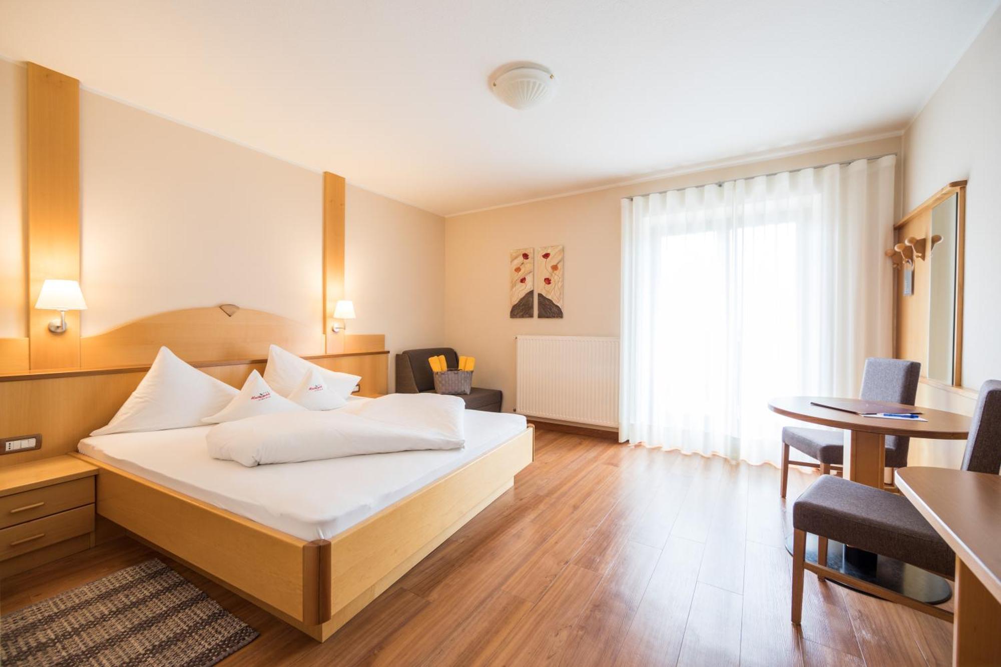 Doppelzimmer mit Balkon