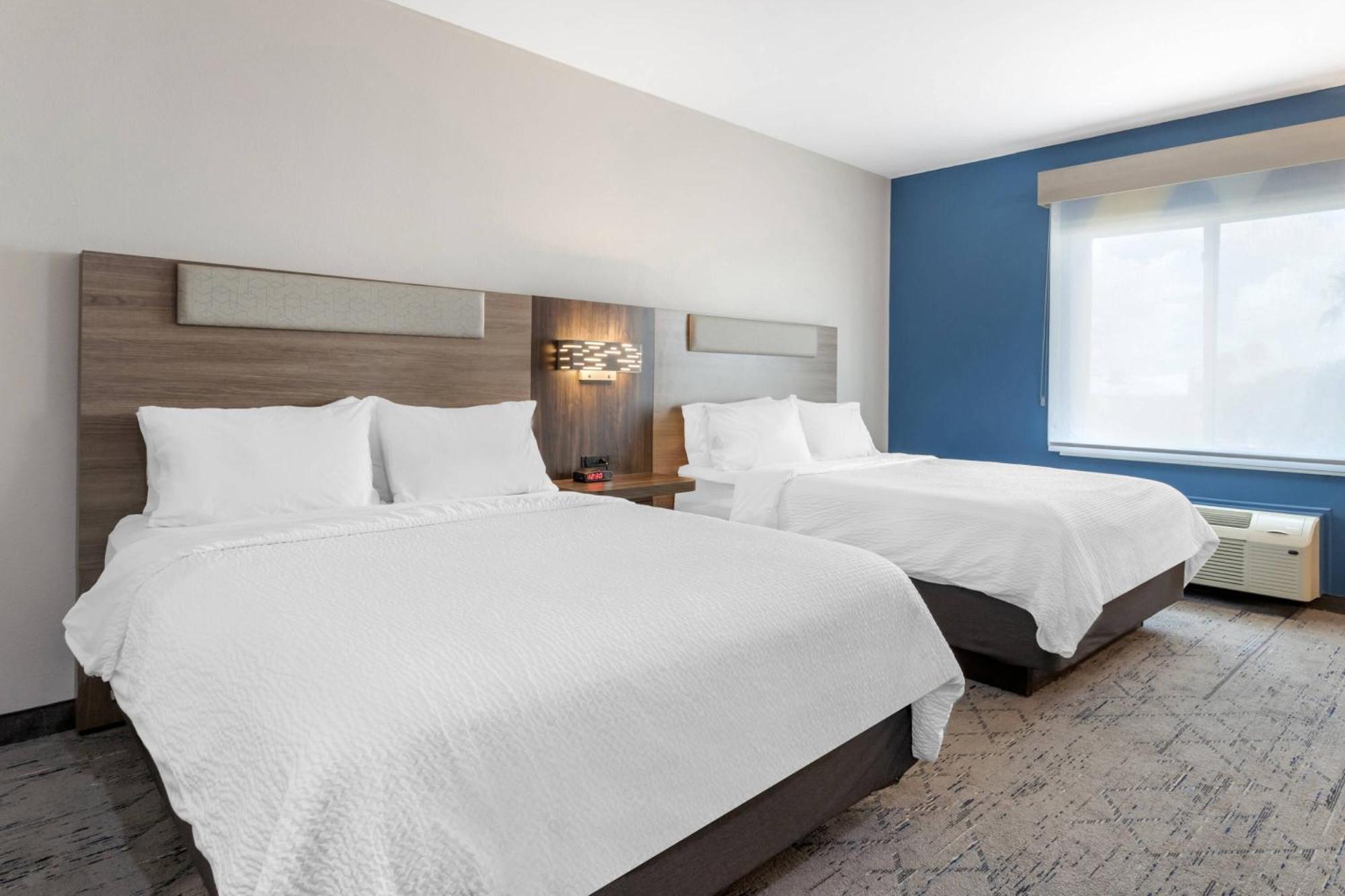 Standard Queen Room Two Queen Beds Extra Floor Space