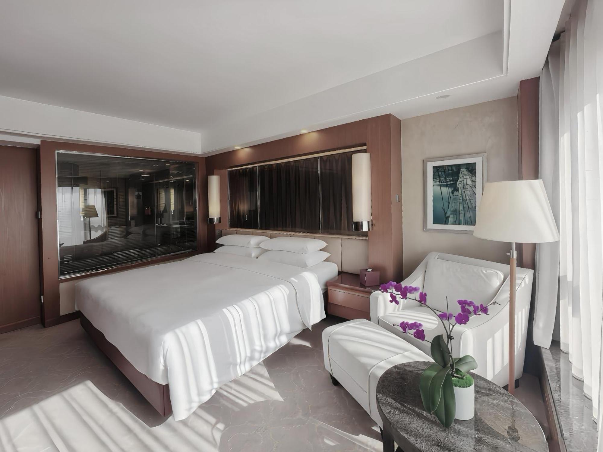 Executive King Bed Room