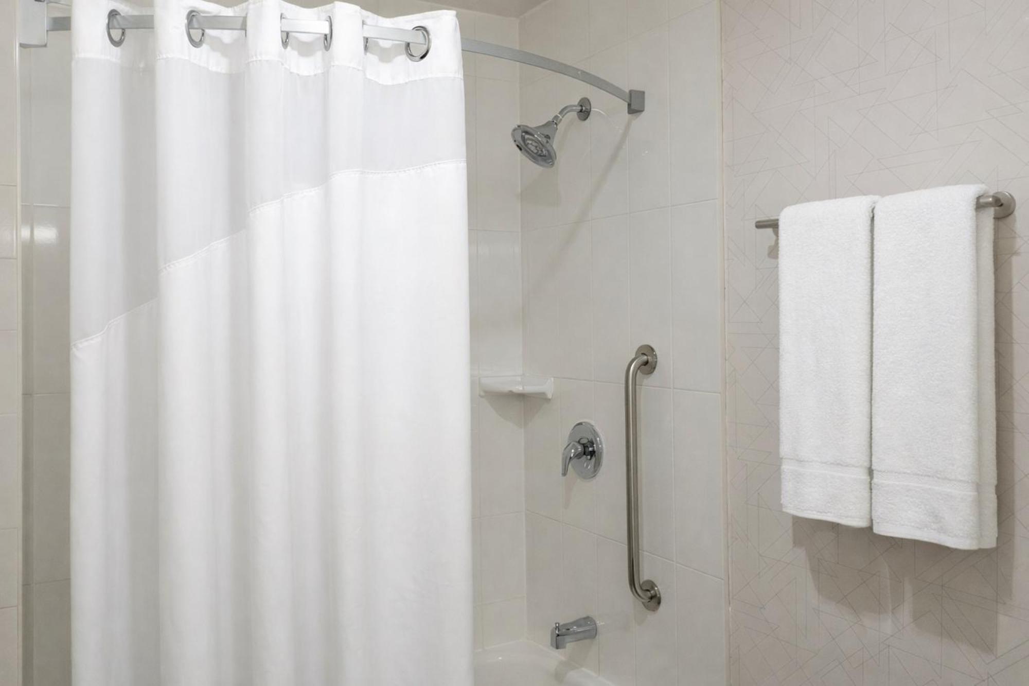 Standard King Room Mobility Accessible Tub