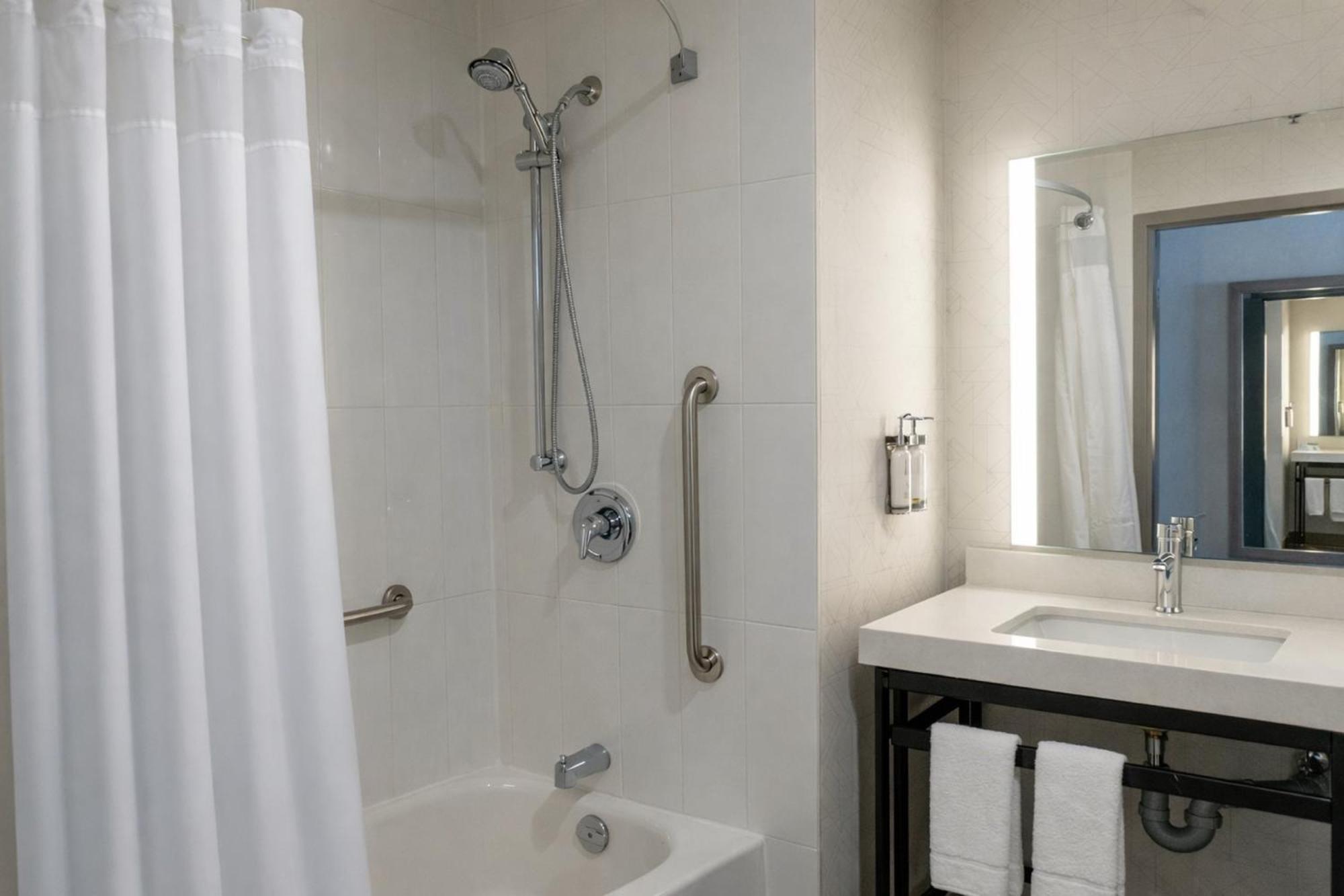 Standard King Room Mobility Accessible Tub