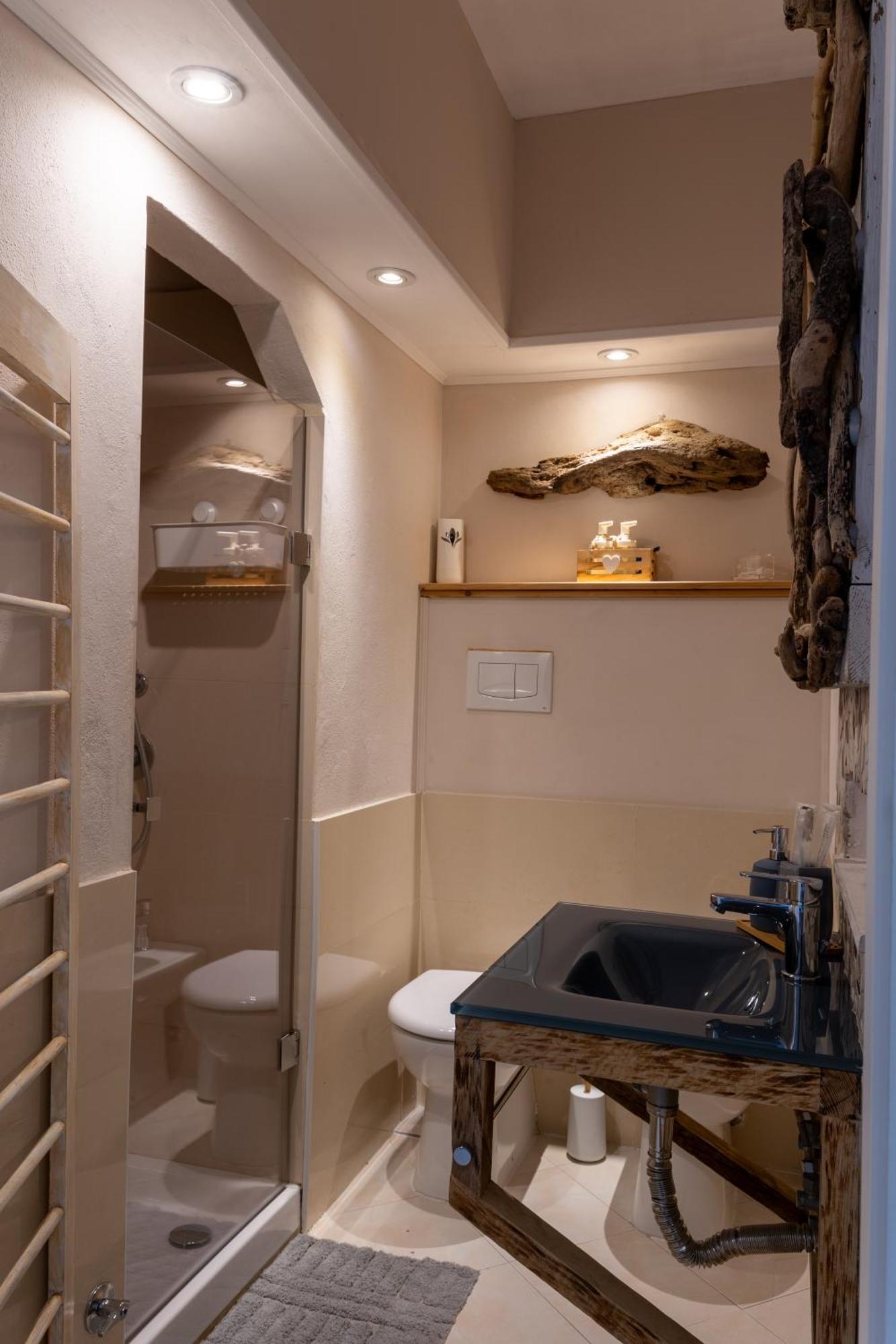 Family Room Private Bathroom