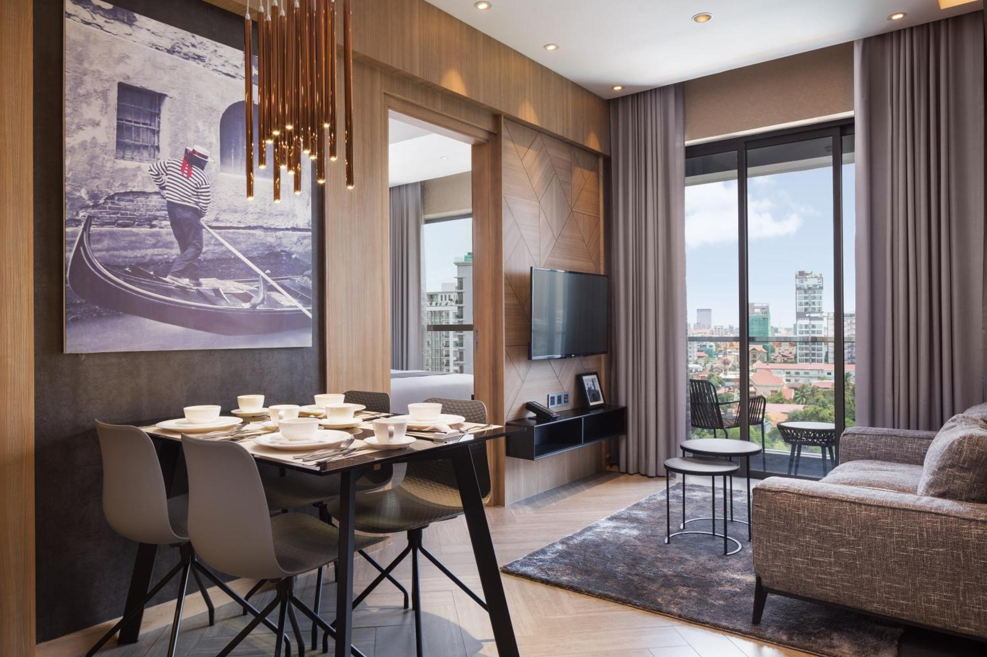 Three-Bedrooms Royal Suite Minibar