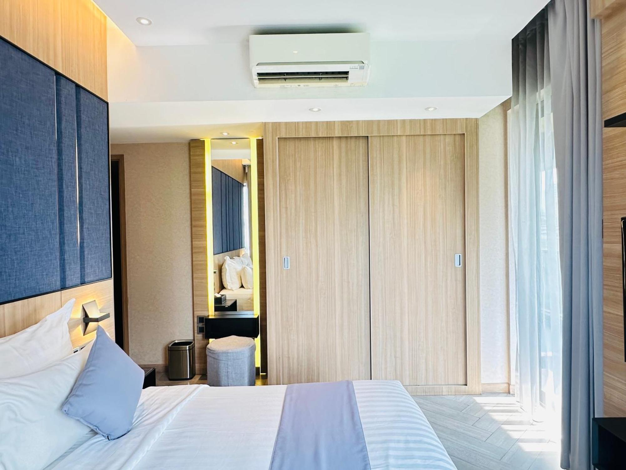 One-Bedroom Deluxe Mini Bar