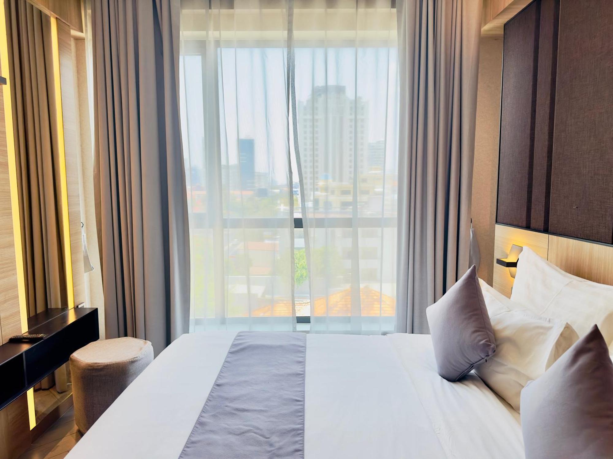 One-Bedroom Deluxe Mini Bar