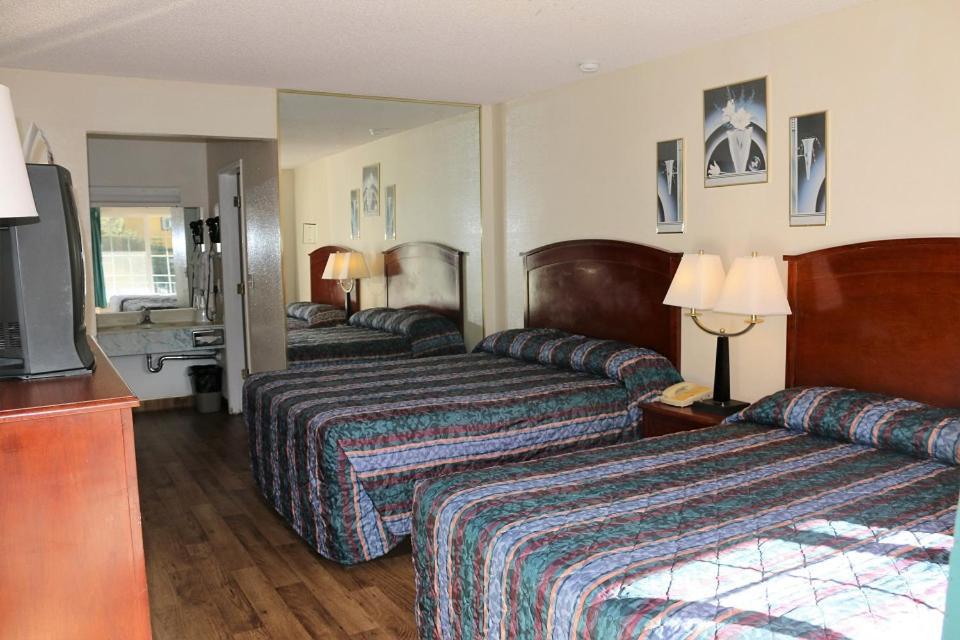 Standard Queen Room