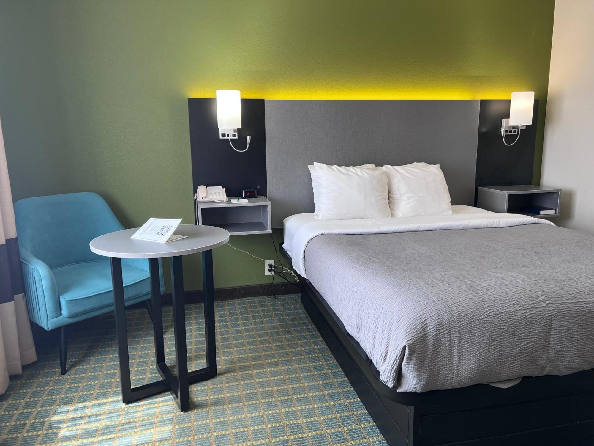 Queen Room Accessible or Nonsmoking