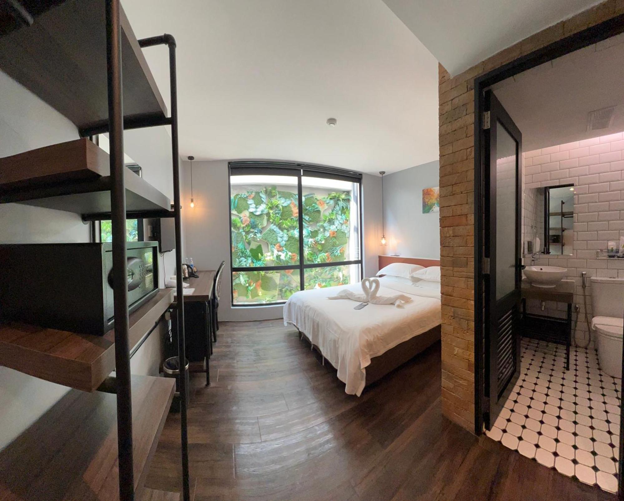 Deluxe Queen Room