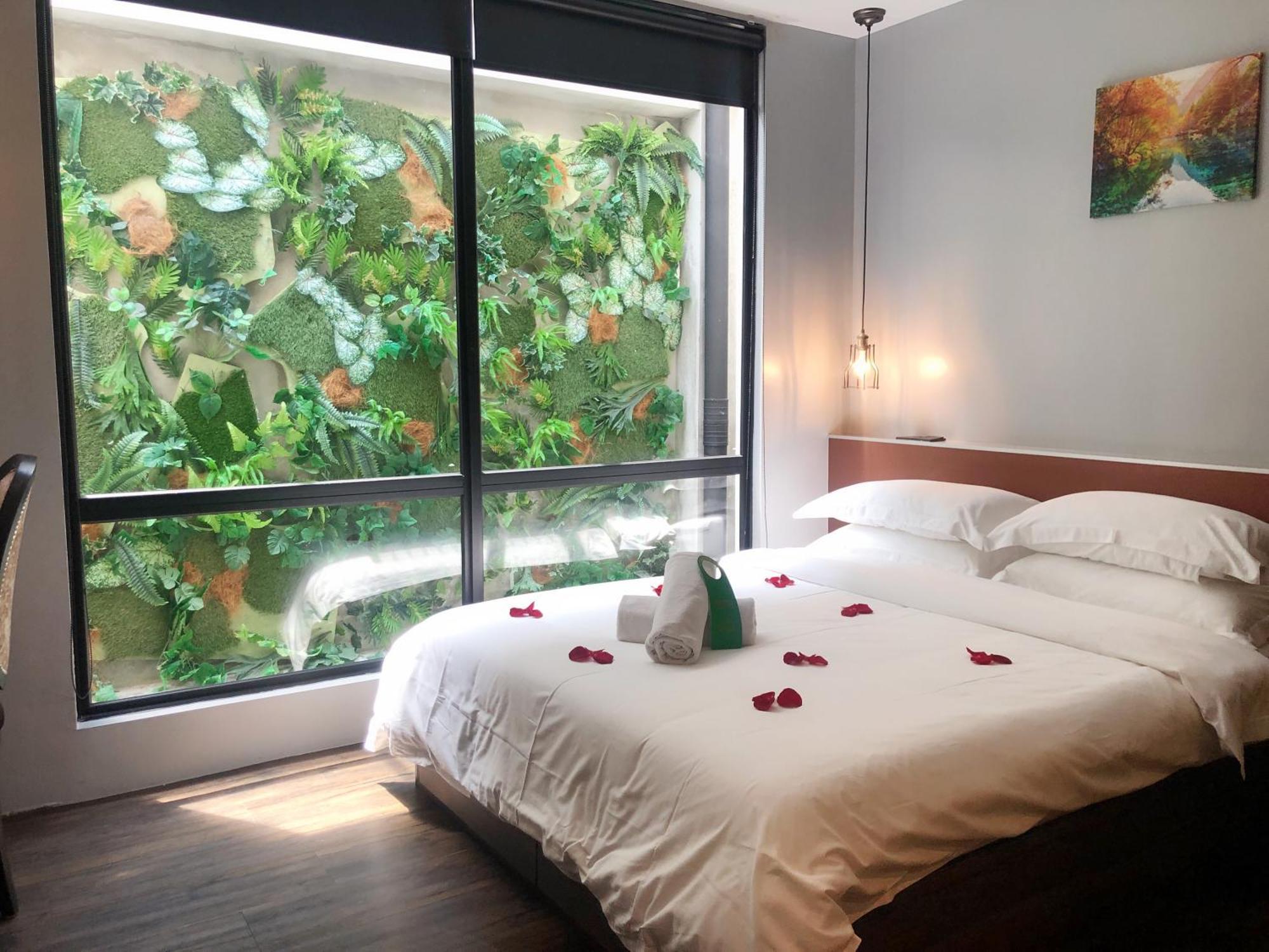 Deluxe Queen Room