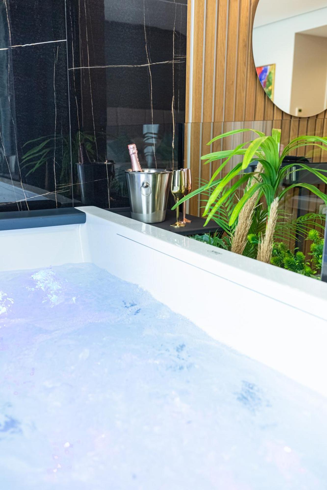 Suite Hot Tub