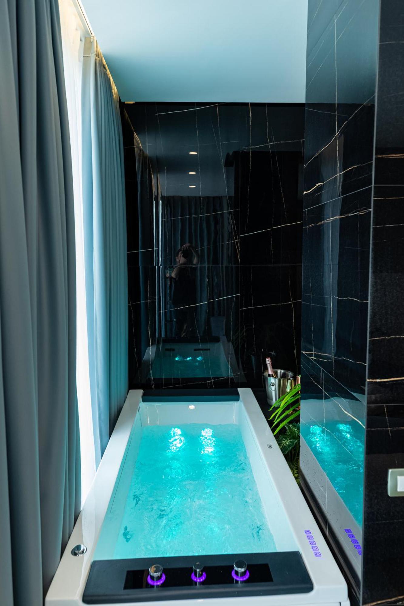Suite Hot Tub