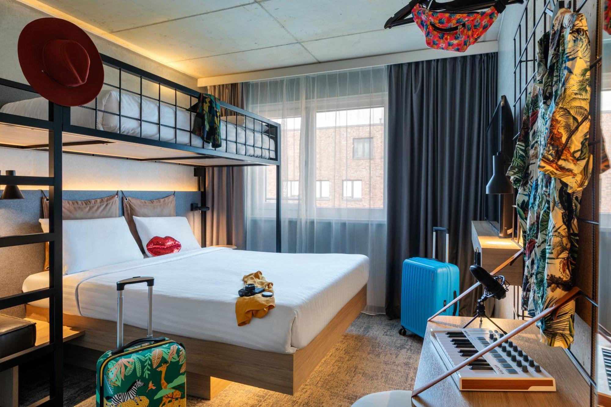 Moxy Triple Sleeper