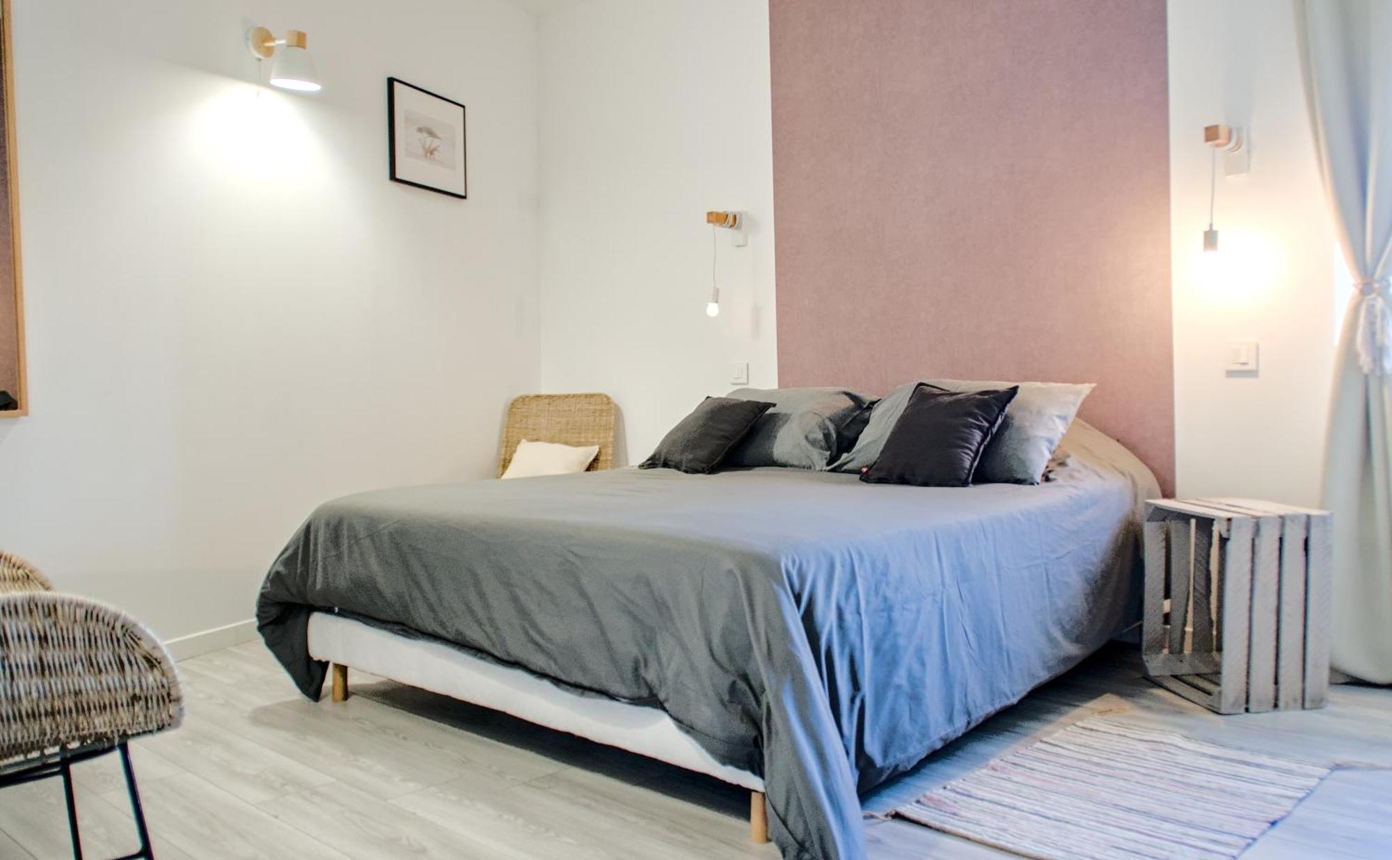 Kamer met Queensize Bed en Uitzicht op de Tuin