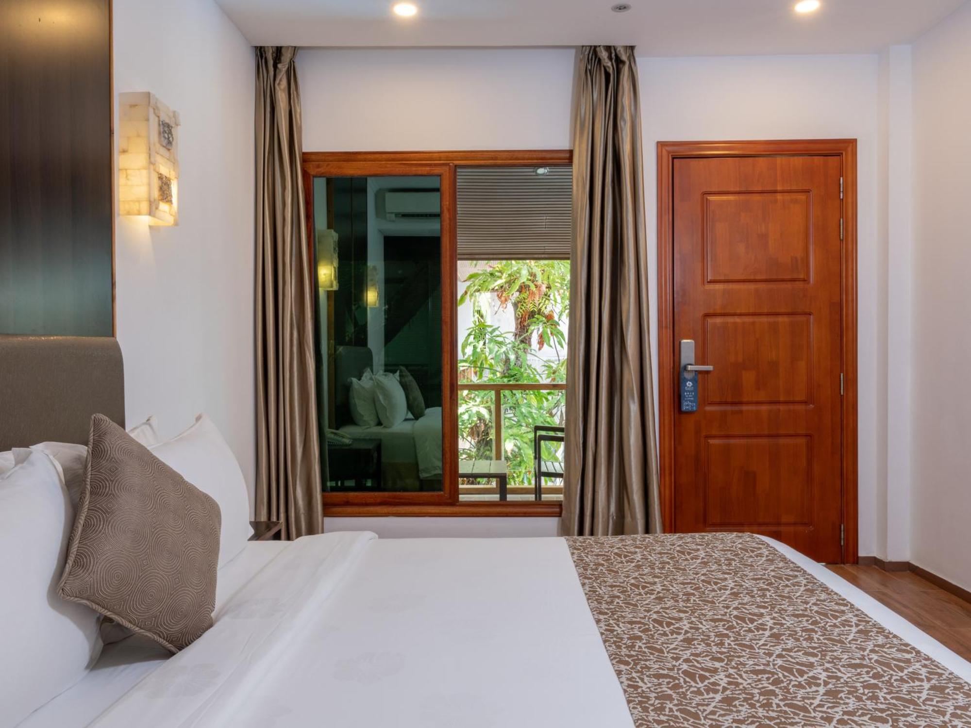 Deluxe Double Room Pool View