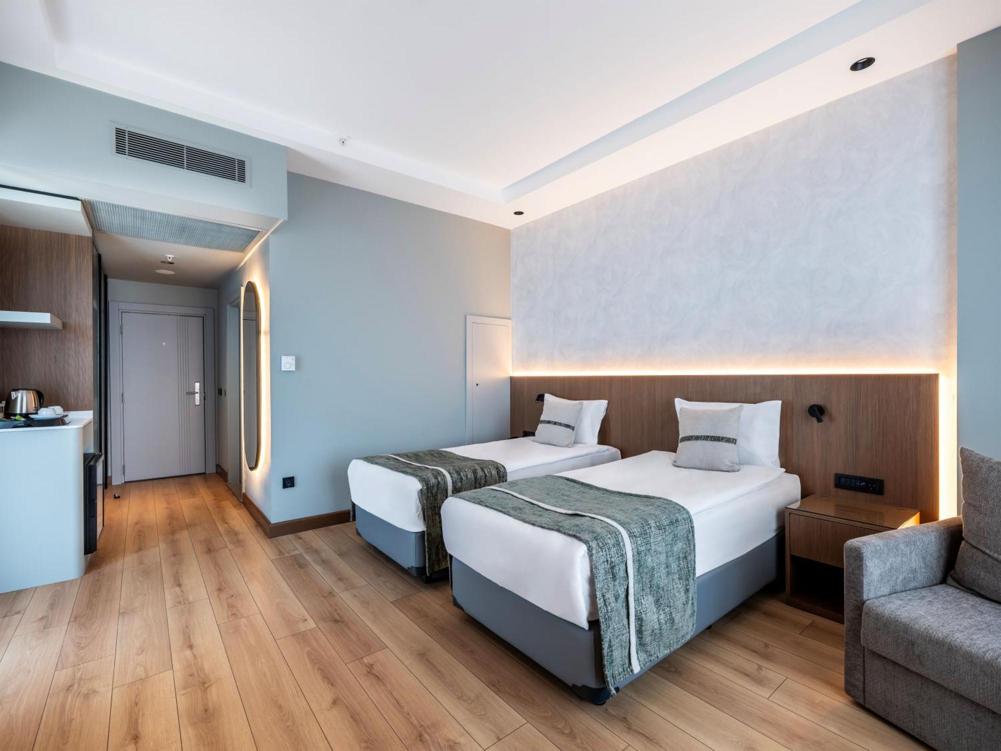 Triple Room with Sea View
