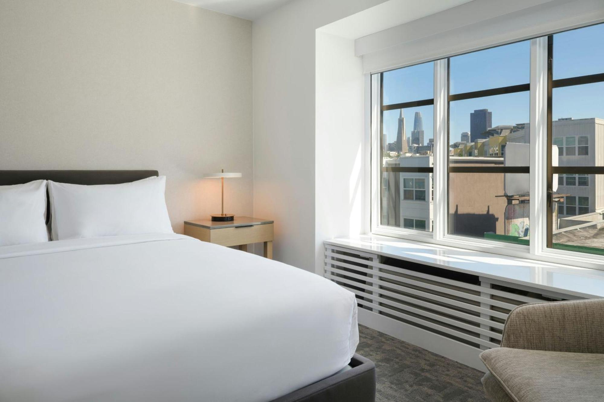 Larger Guest room 2 Queen Urban view