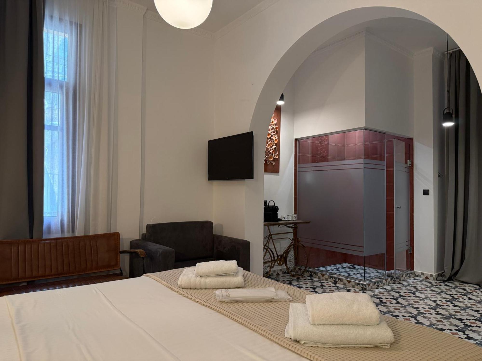 Deluxe Double Room Courtyard View