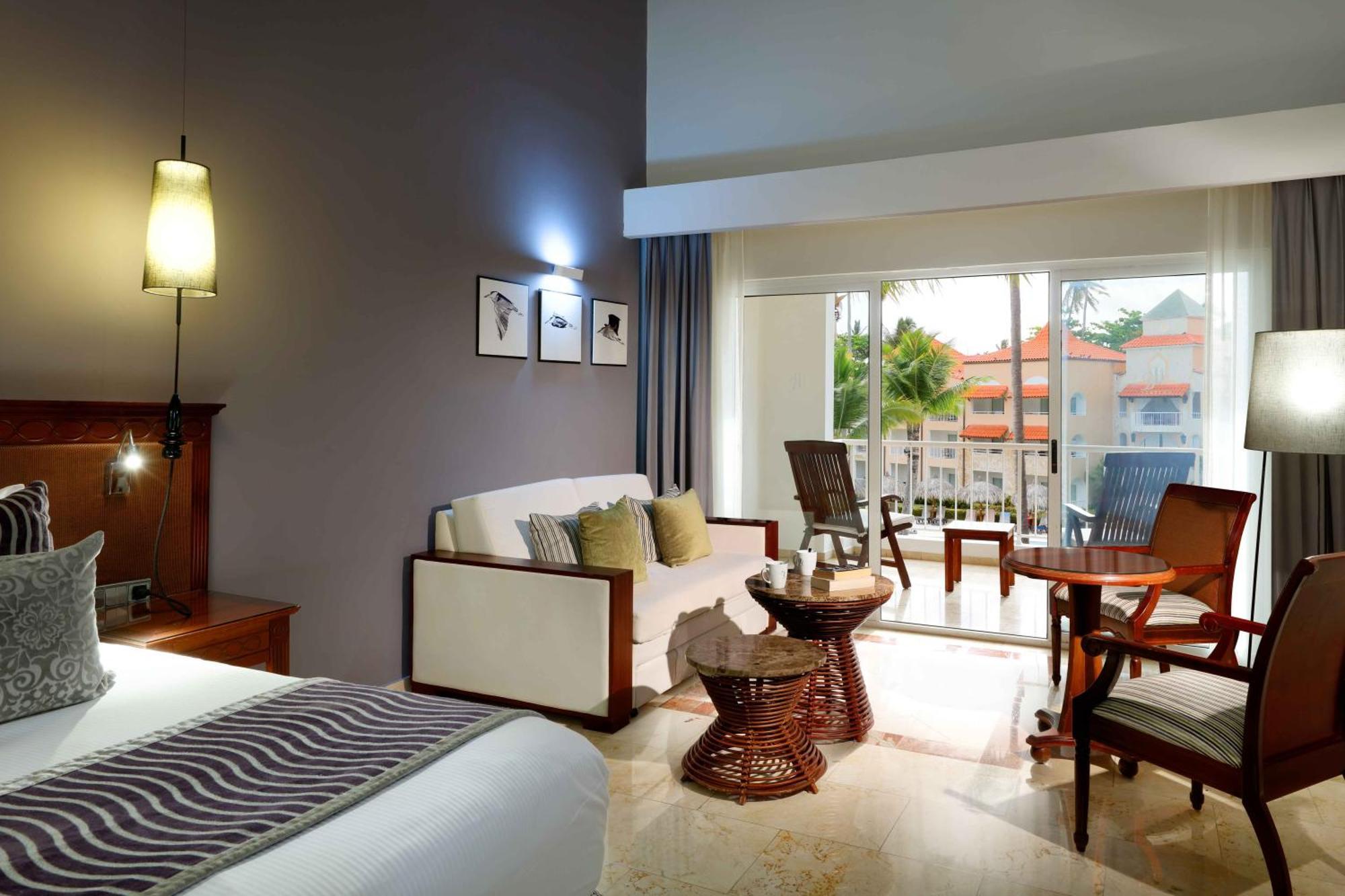 Junior Suite Poolside