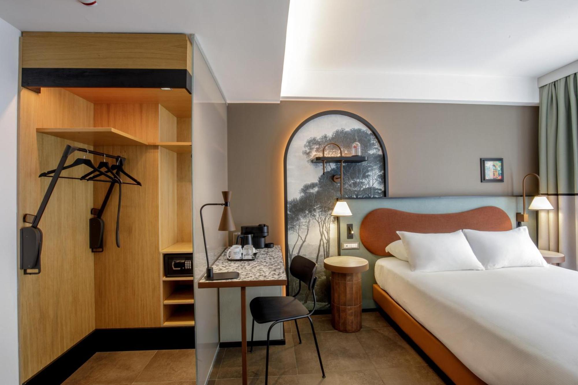 Queen Room Mobility Access