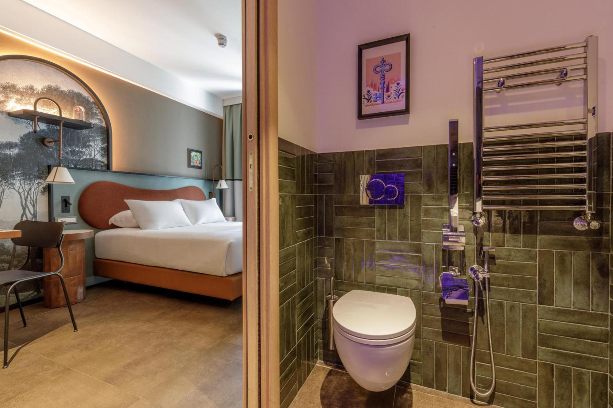 Queen Room Mobility Access