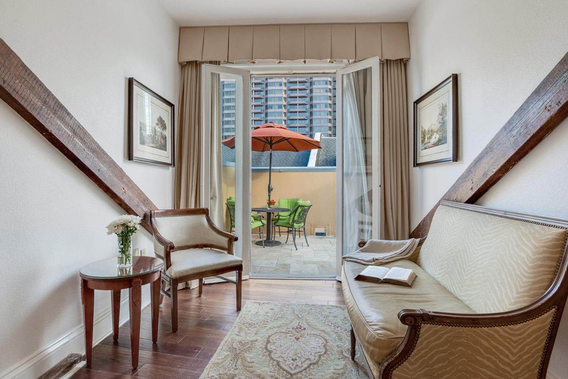 Premium Zimmer mit Kingsize-Bett und Balkon