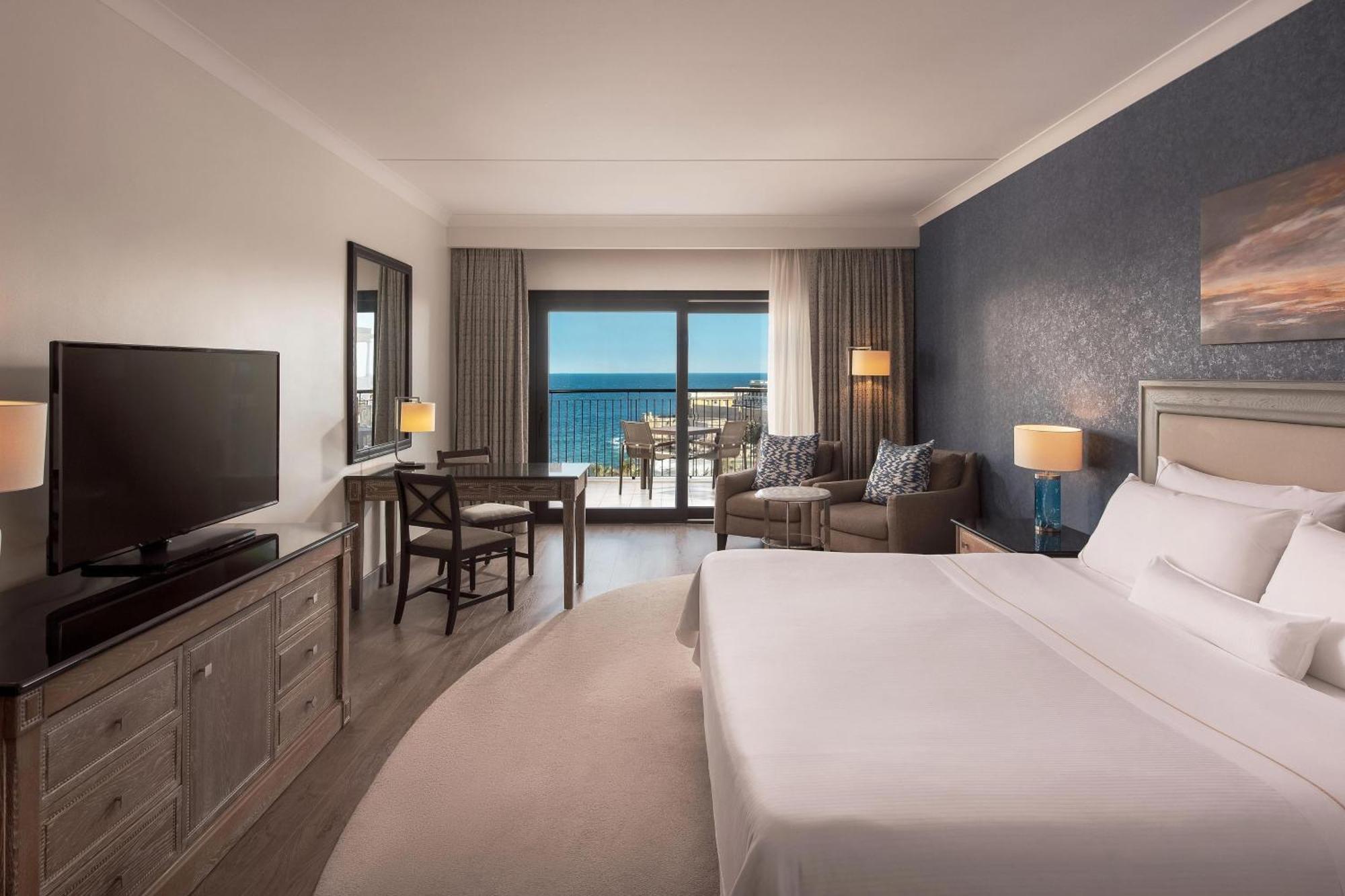 Deluxe Sea View 1 King Bed
