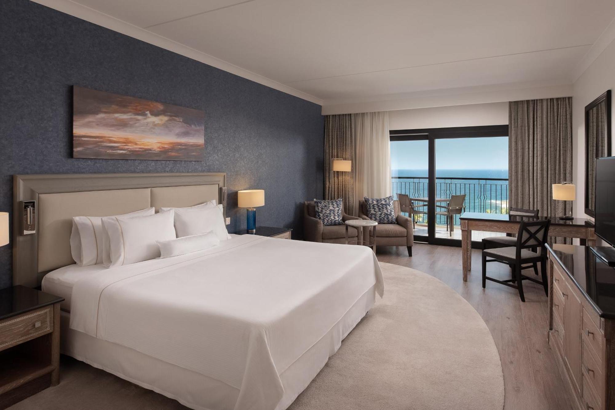 Deluxe Sea View 1 King Bed