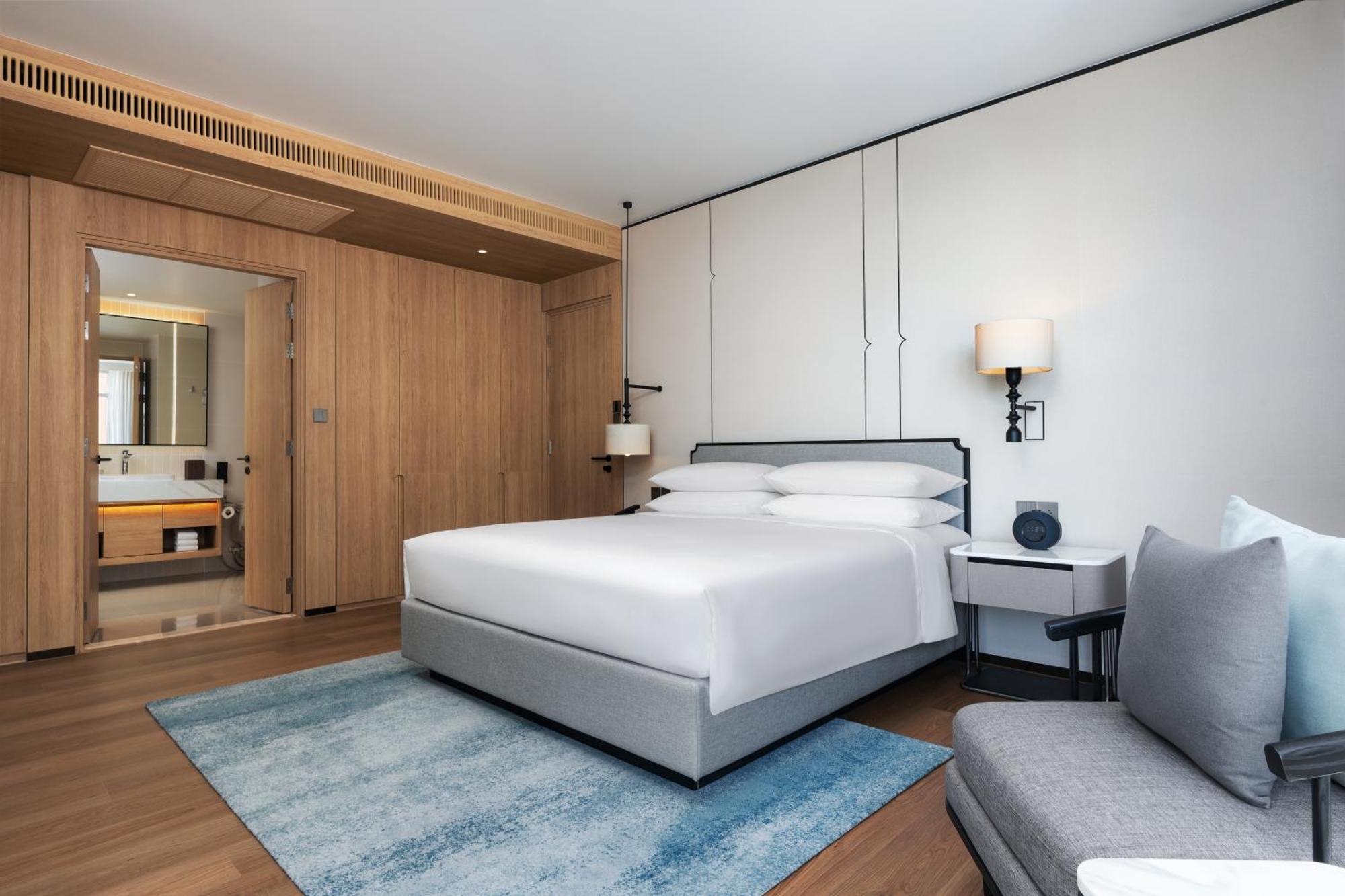 Three-Bedroom Suite City View