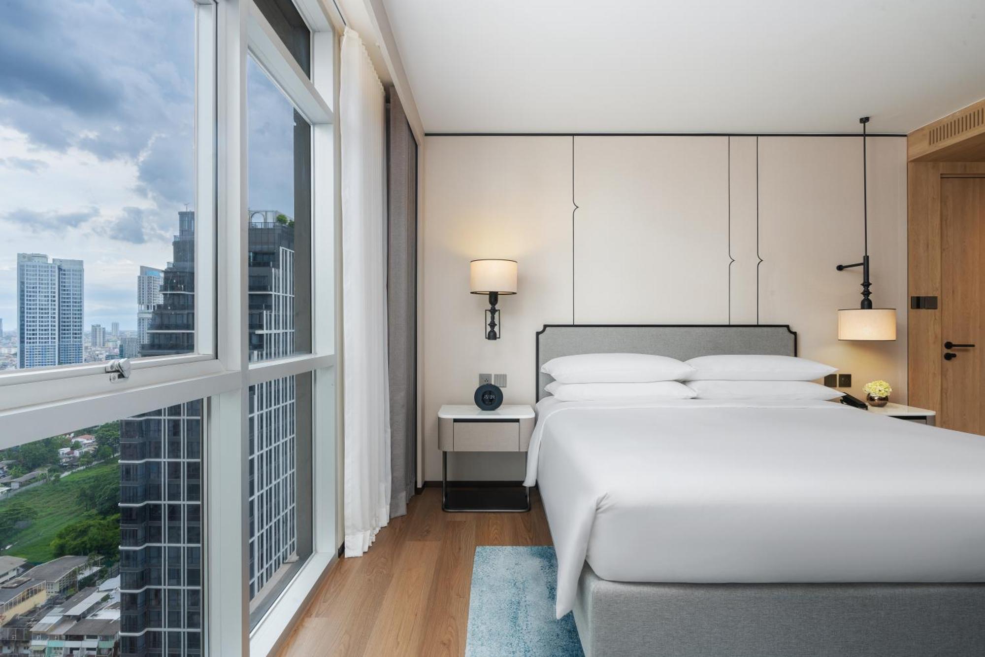 One-Bedroom Executive King Suite City View