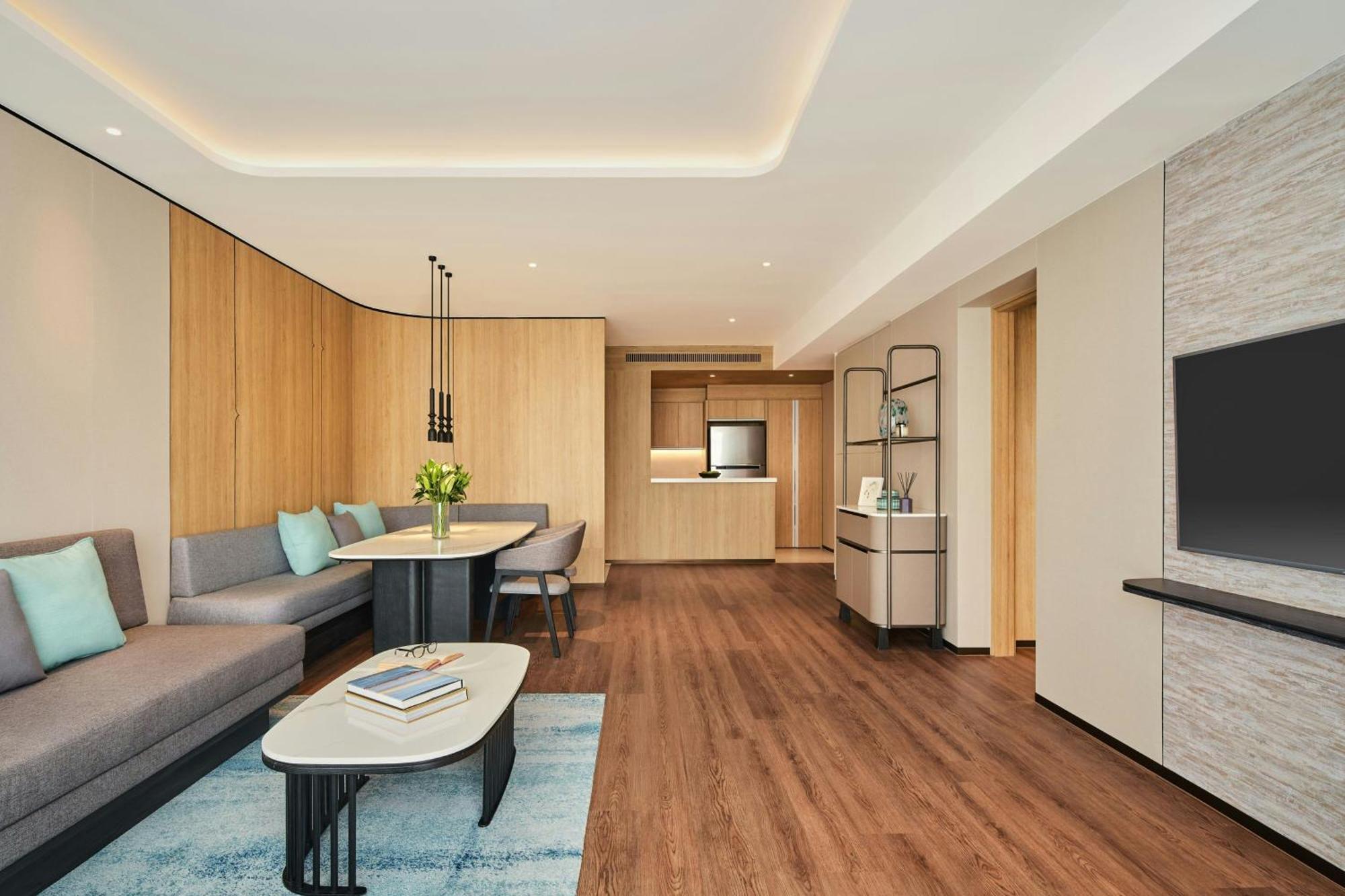 Three-Bedroom Executive Suite City View