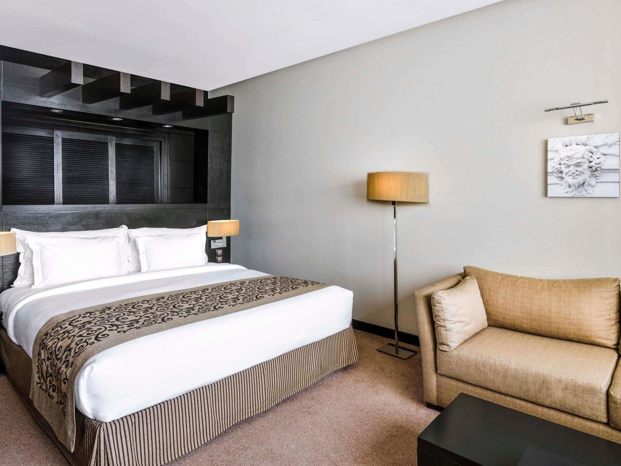 Deluxe Room 1 King Bed
