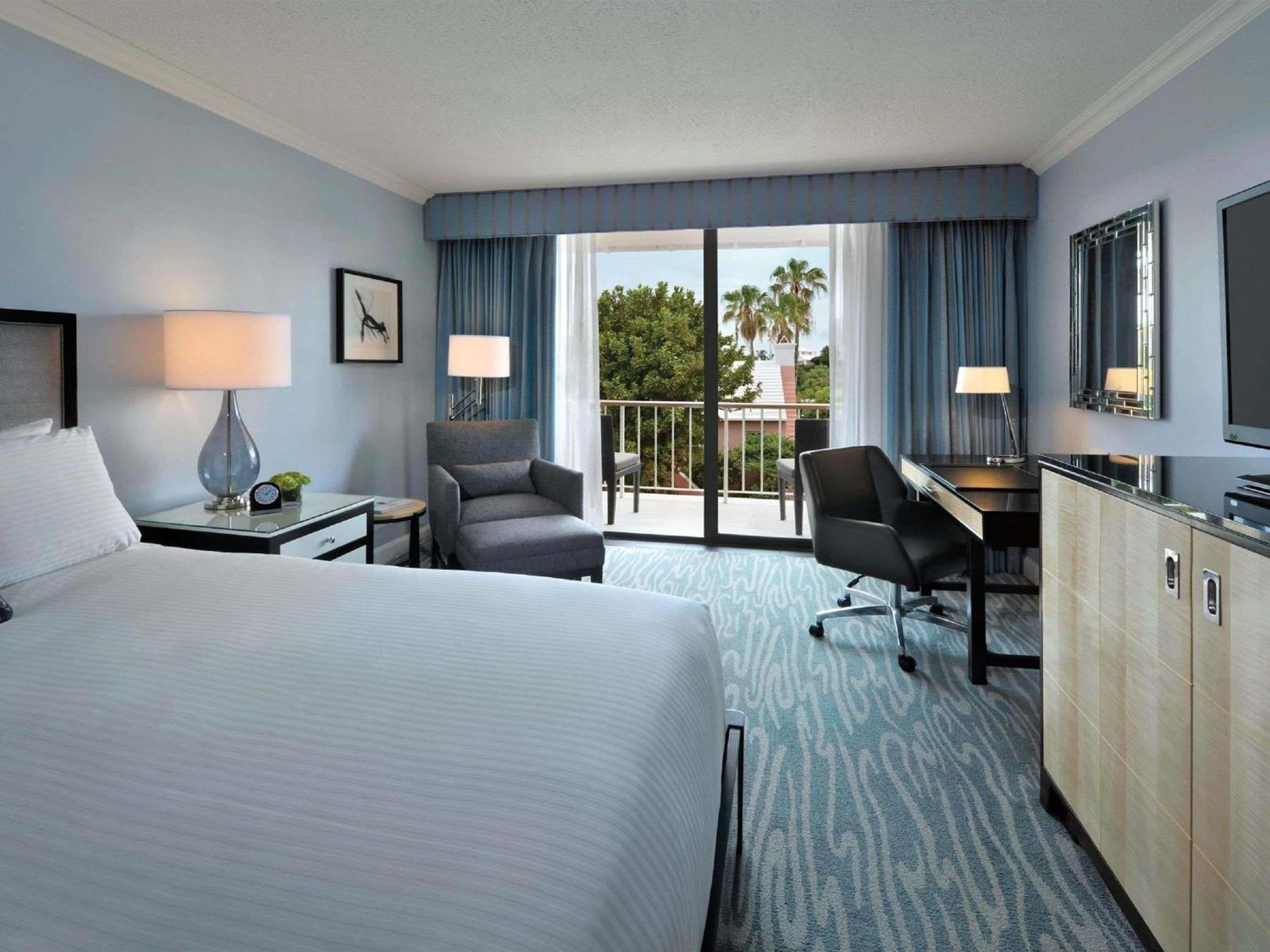Deluxe King Room Garden View