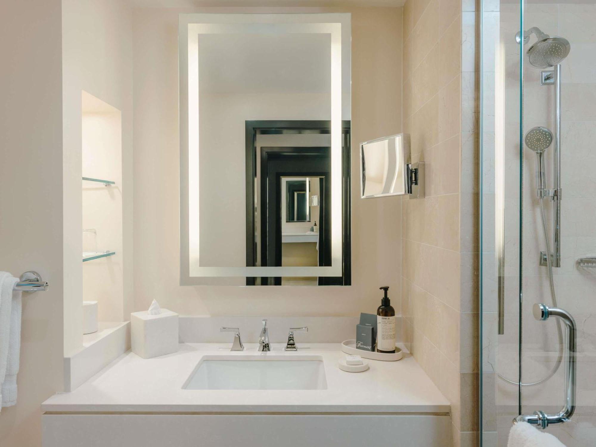 Fairmont Gold Double Room Two Double Beds City View Lounge Access