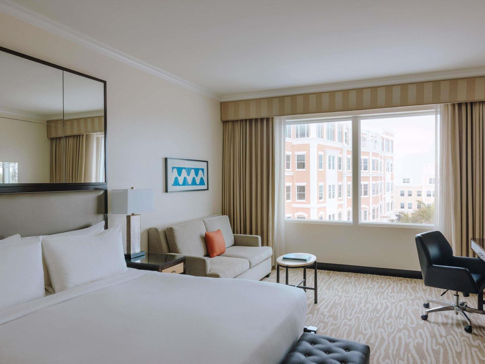 Fairmont Gold King Room City View Lounge Access