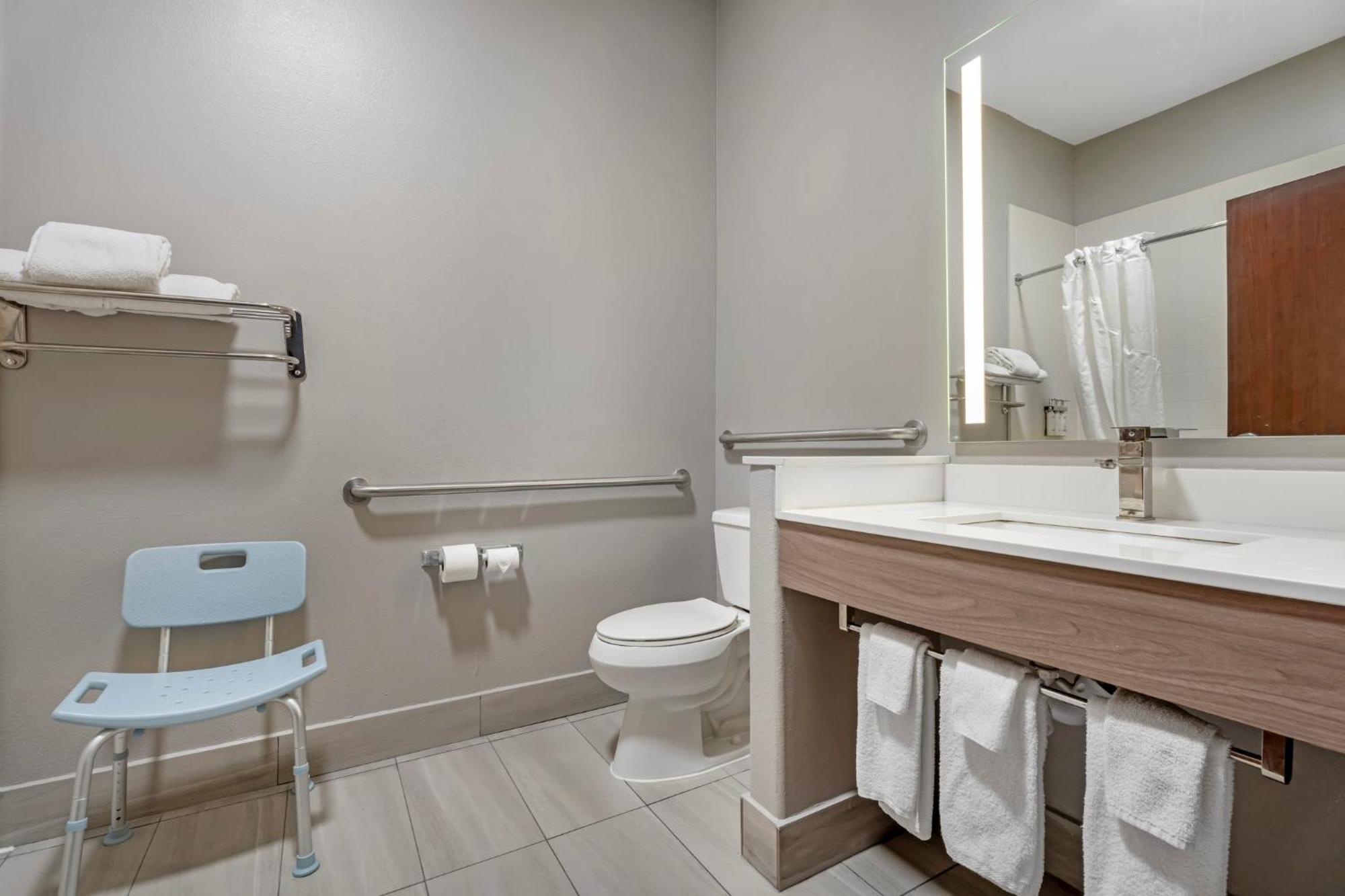 Queen Room Two Queen Beds Hearing Accessible