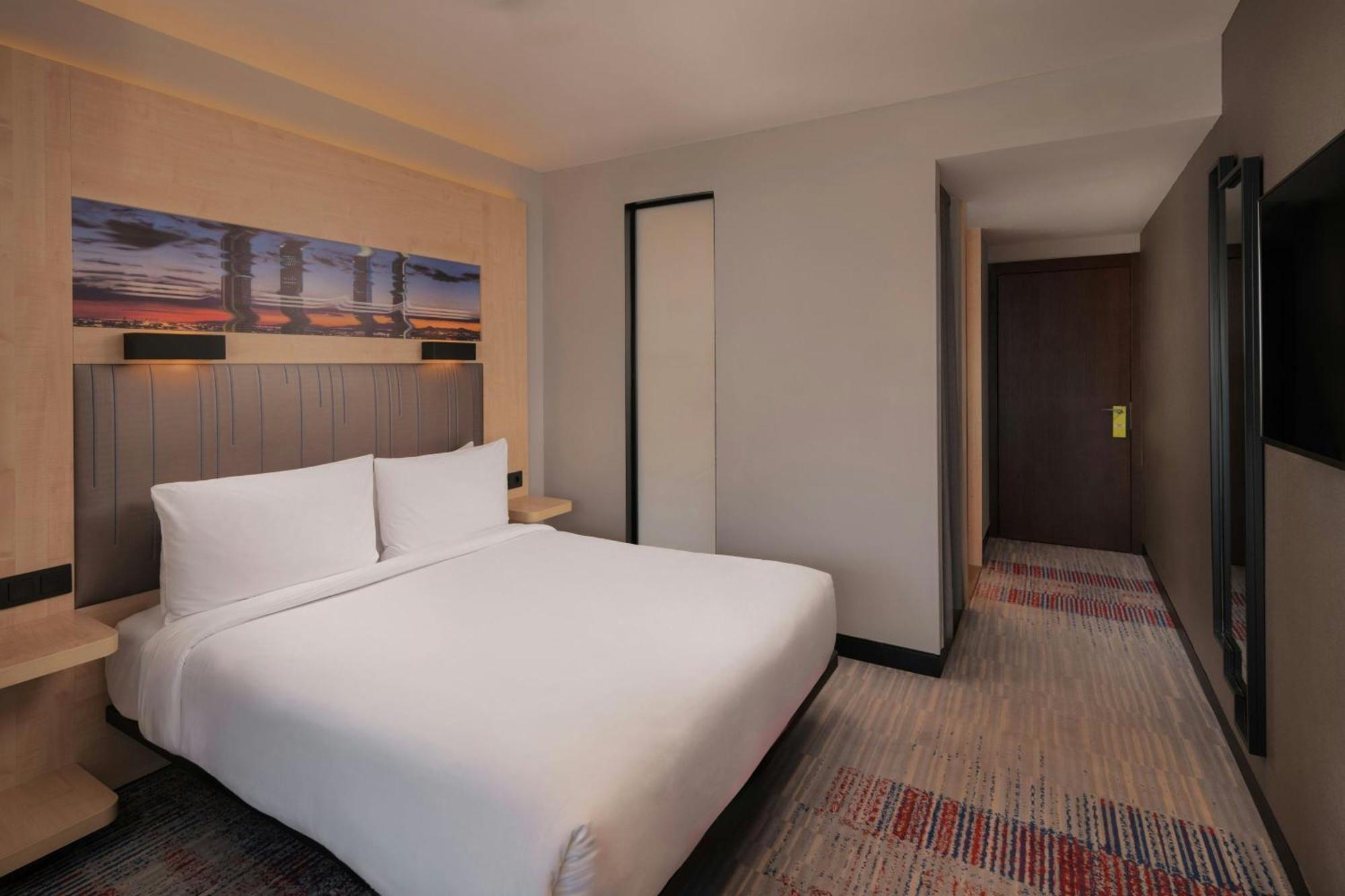 Aloft Queen Room