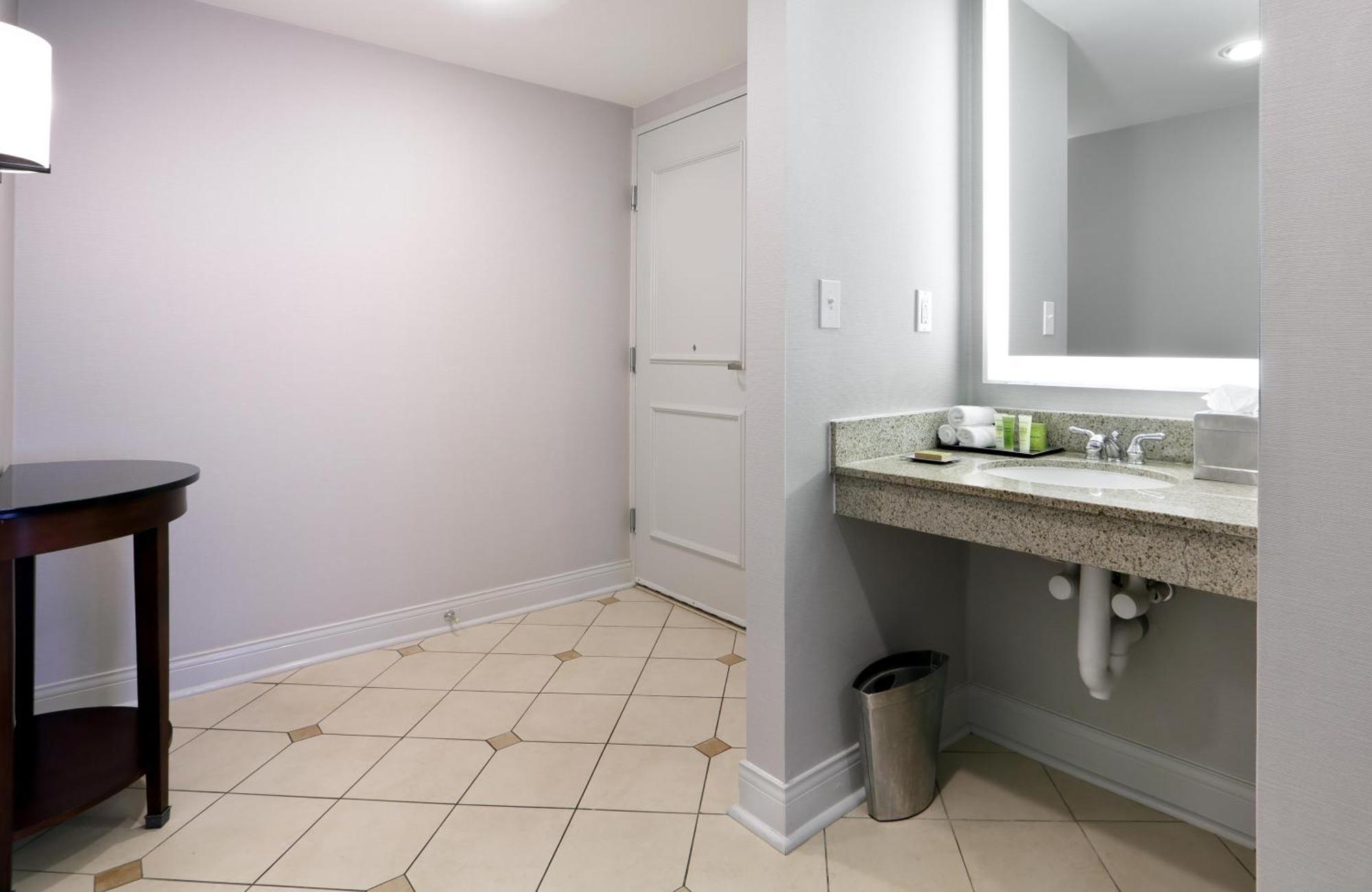 King Room Roll Shower Mobility Access