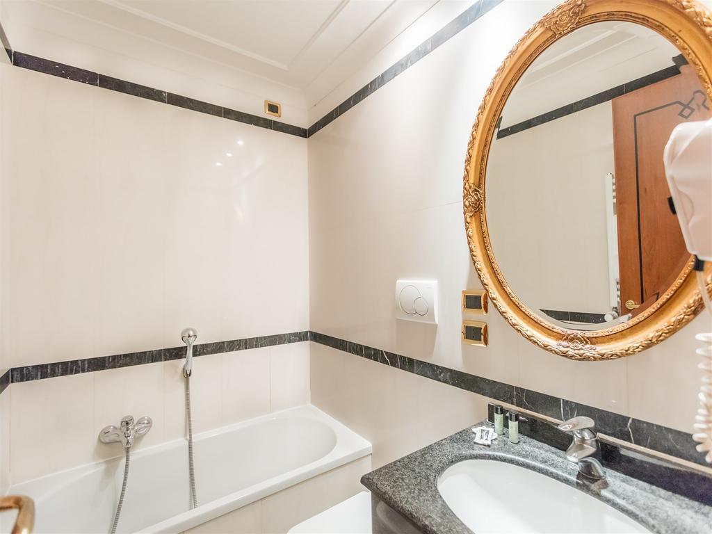 Standard Double or Twin Room,193328794:JPEG
