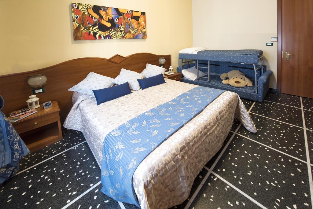 Vierbettzimmer (2 Erwachsene + 2 Kinder)
