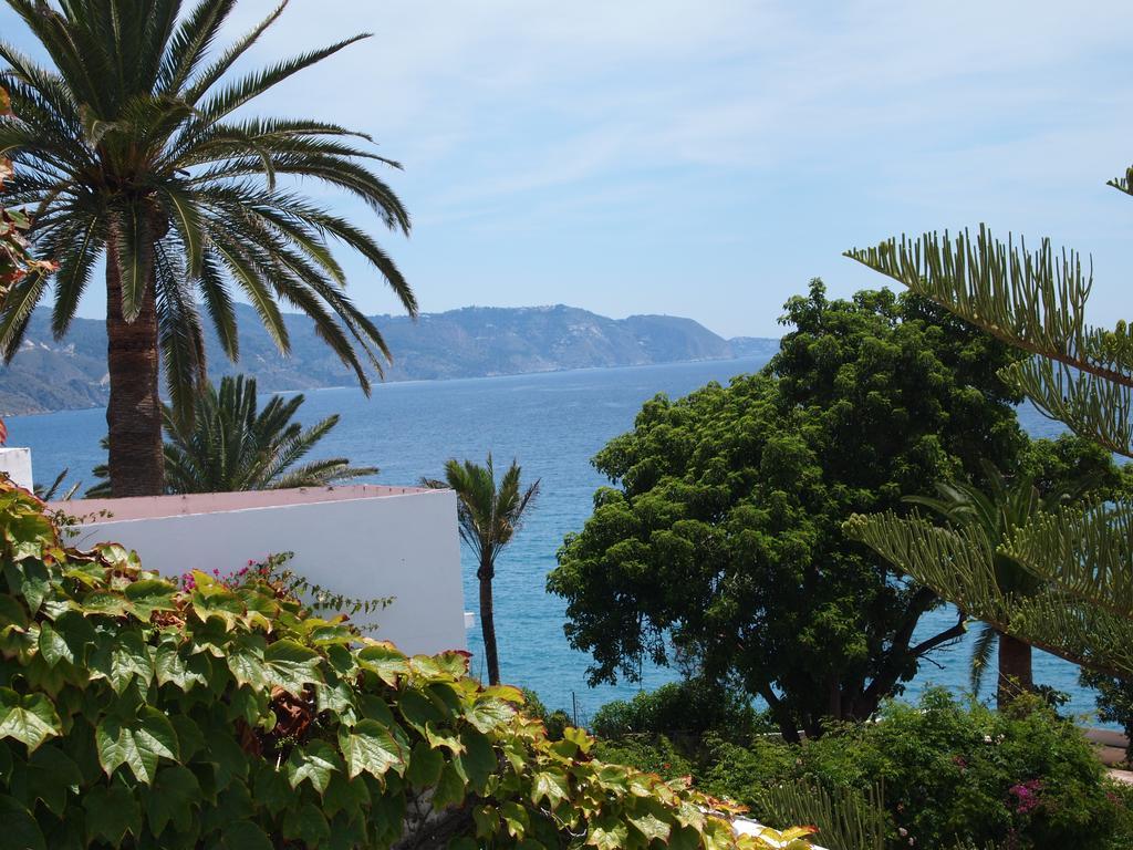 One-Bedroom Apartment Terrace Sea View