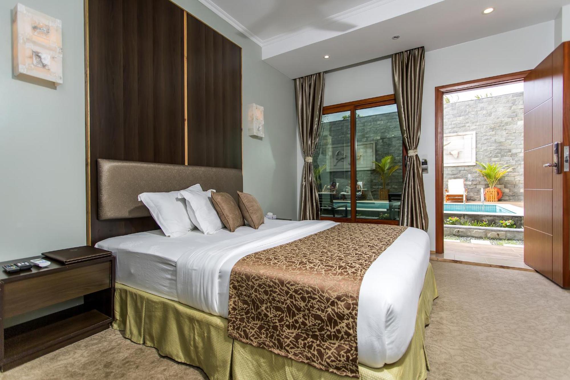 Deluxe Double Room Pool View