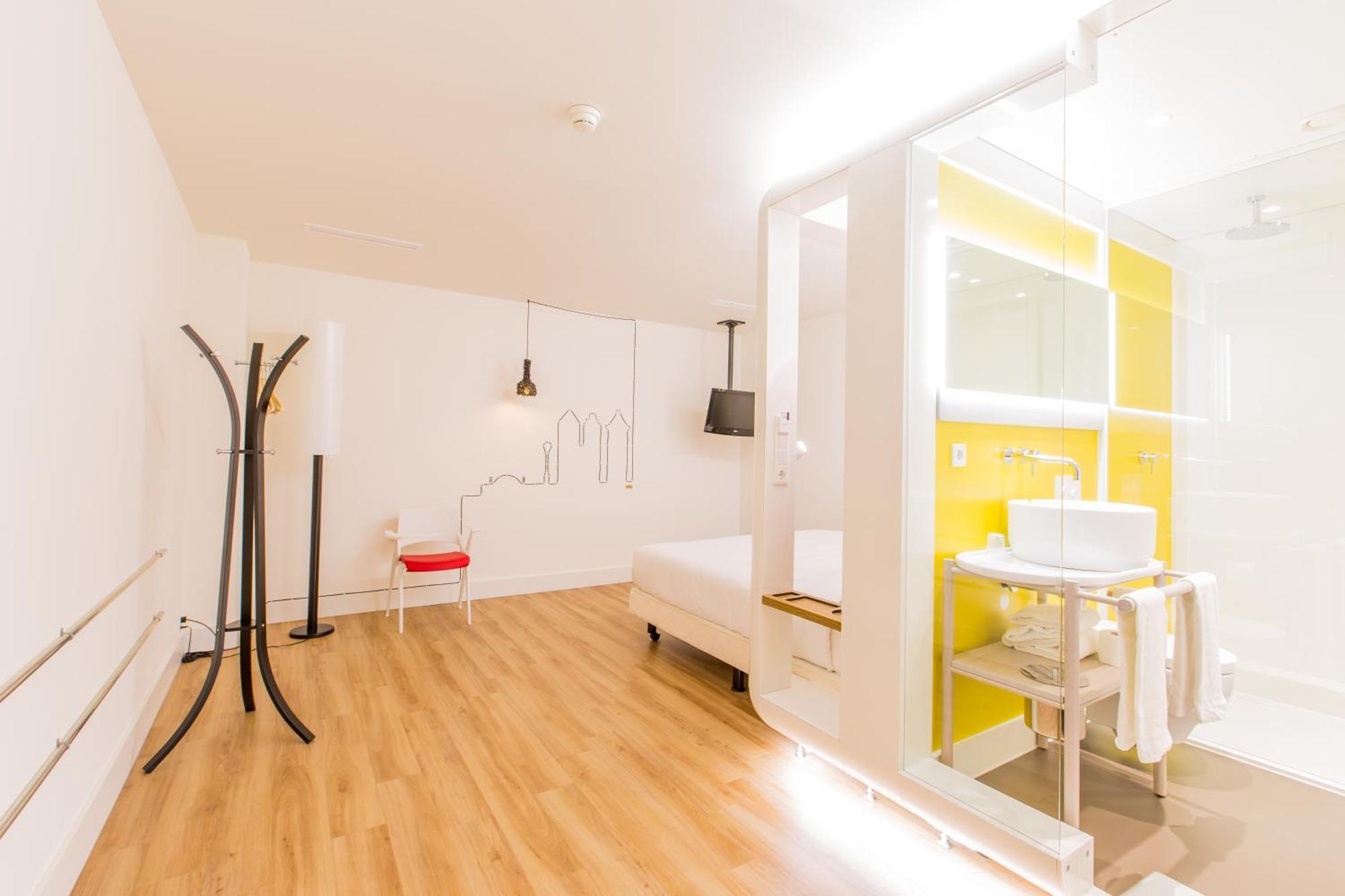 Standard Double Room - No Window,688409850:JPEG