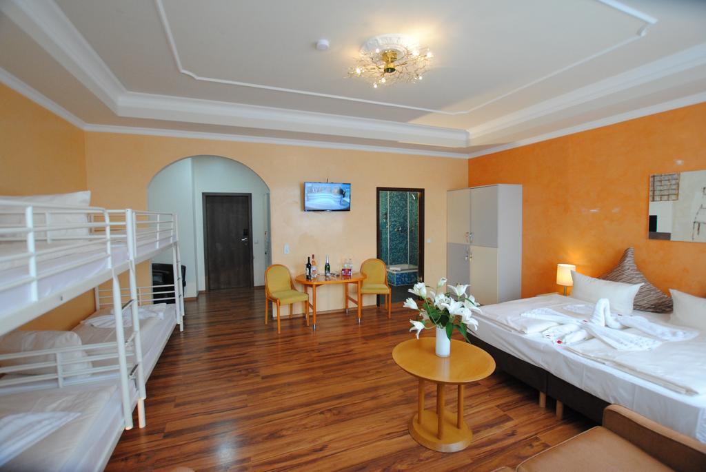 Chambre 6 Lits