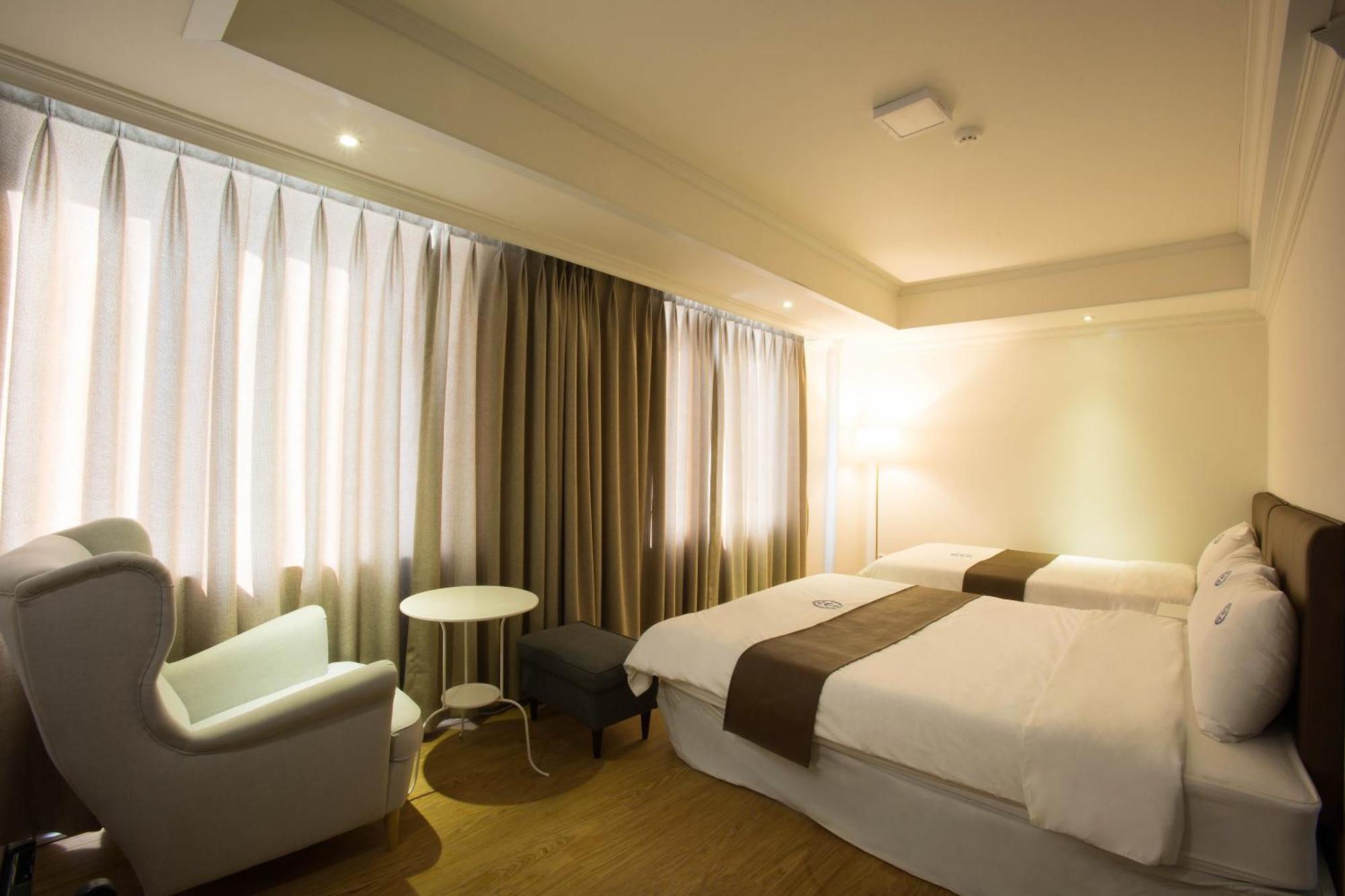 Standard Twin Room