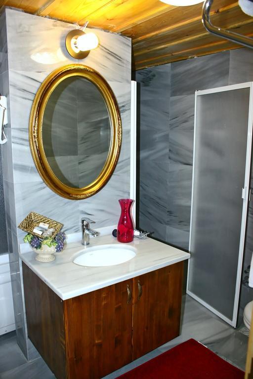 Quadruple Room Bathroom