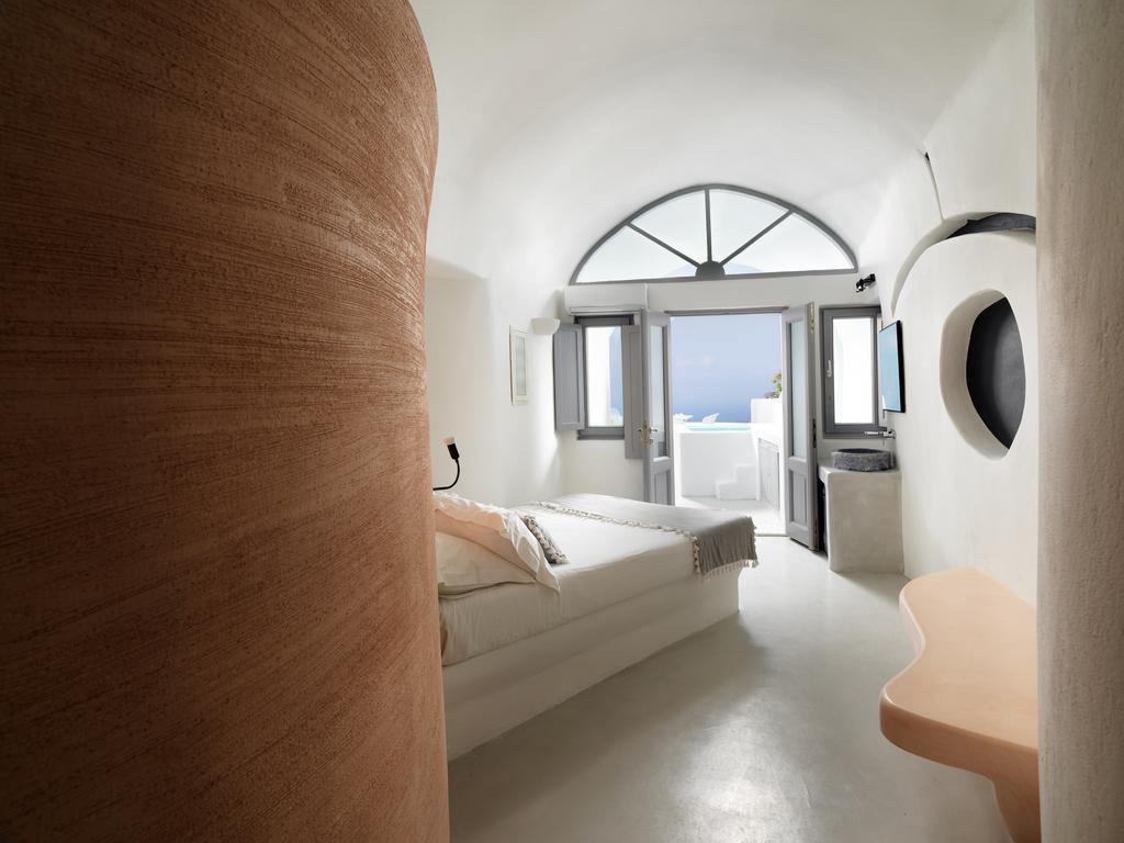 Villa Tholos avec Piscine Intérieure et Jacuzzi Extérieur Privé - Vue sur Caldera