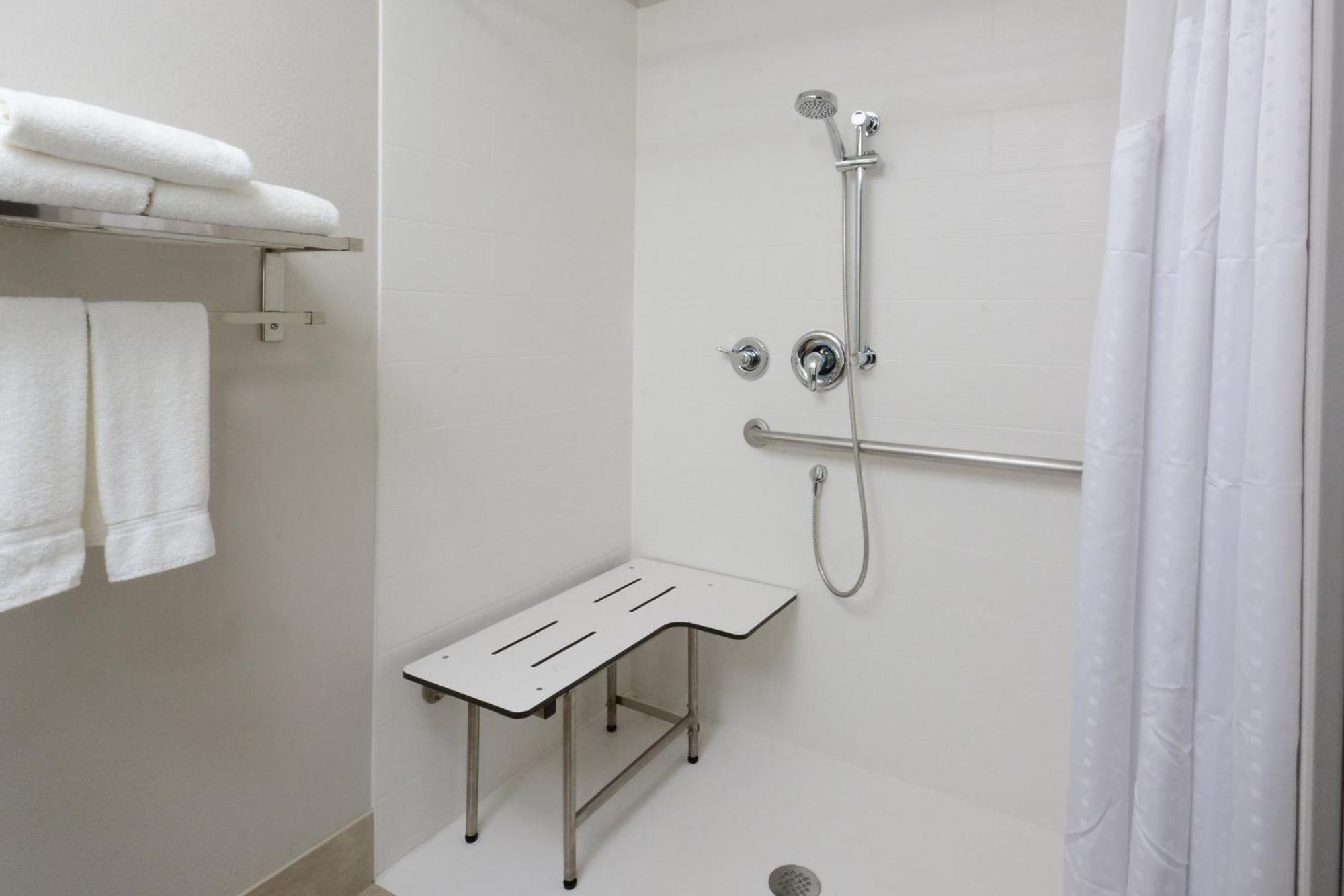 Standard King Room Roll Shower Communications Access,1730022524:JPEG