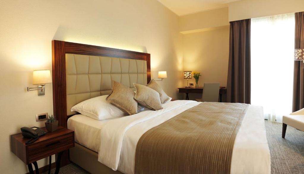 Suite Executive con balcón y vistas laterales al mar
